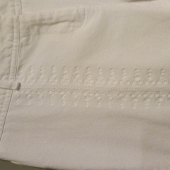 Express Pants in white with embellishments down the middle of the front legs - Picture 2 of 6